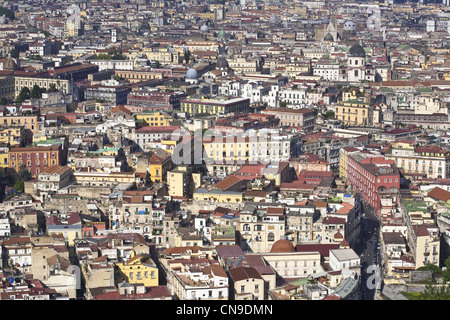 Italien, Kampanien, Neapel, Blick über die Altstadt (Weltkulturerbe der UNESCO) von San Martino Charterhouse Stockfoto