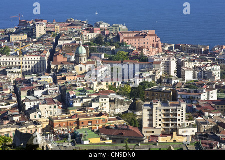 Italien, Kampanien, Neapel, Altstadt, aufgeführt als Weltkulturerbe der UNESCO, Blick von der Kartause San Martino mit dem Stockfoto