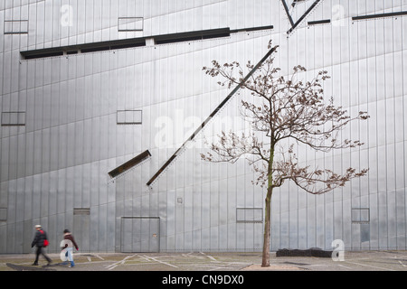 Deutschland, Berlin, Jüdisches Museum, erbaut von polnischer Abstammung amerikanischen Architekten Daniel Libeskind, eingeweiht im Jahr 2001, die Zinn Fassade Stockfoto