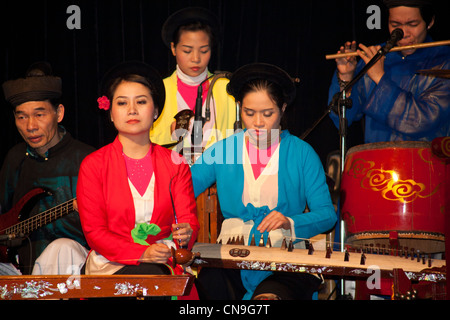 Musiker, Thang Long-Wasser-Marionetten-Theater, Hanoi, Vietnam Stockfoto