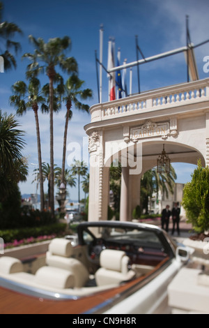 Frankreich, Alpes-Maritimes Cannes, Rolls Royce an der Croisette im Carlton Stockfoto