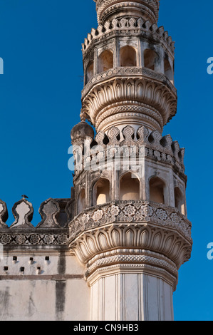 Minarett am Qutb Shahi Gräber in der Nähe von Golconda Fort Hyderabad Andhra Pradesh, Indien Stockfoto