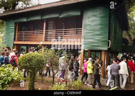 Haus auf Stelzen, wo Präsident Ho Chi Minh lebte und arbeitete von 1958 bis 1969 im Präsidentenpalast Komplex, Hanoi, Vietnam Stockfoto