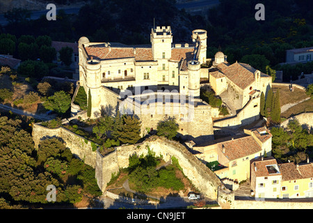 Frankreich, Vaucluse, Le Barroux, das Schloss im 16. Jahrhundert (Luftbild) Stockfoto