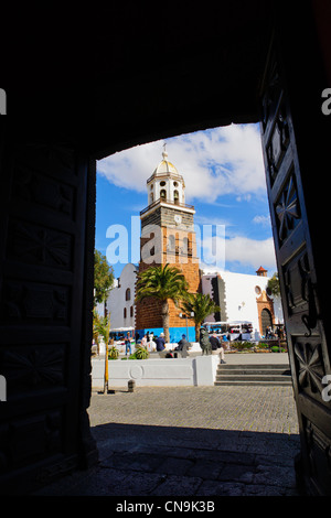 Lanzarote, Kanarische Inseln - Teguise, zentrale Insel Stadt und beliebter Sonntagsmarkt. Platz von Casa del Timple. Stockfoto