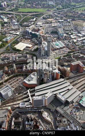 Luftansicht der Station Leeds mit Blick nach Süden zu den Autobahnkreuzen M621 Stockfoto