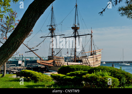 Schiff Mayflower II, verankert im Hafen von Plymouth, Plymouth, Massachusetts, USA ist eine Nachbildung des Originals Pilger aus dem Jahre 1620 Stockfoto