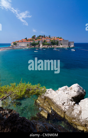 Montenegro, Adria-Küste, Bucht von Budva, Halbinsel Sveti Stefan, das befestigte Dorf von Stefan-Svesti verwandelt in eine Stockfoto