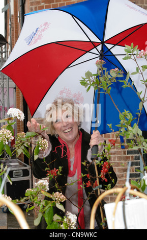 TV-Promi Gärtner Carol Klein in Garten Party Gloucester Quays Stockfoto