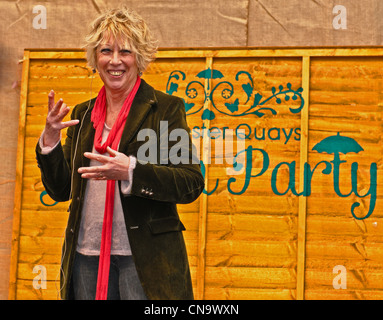 TV-Promi Gärtner Carol Klein in Garten Party Gloucester Quays Stockfoto