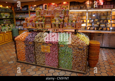 Anzeige von Süßigkeiten in La Cure Gourmande, (The Greedy Cure) ist ein Vintage Candy Shop in Canebiere, Marseille, Frankreich Stockfoto