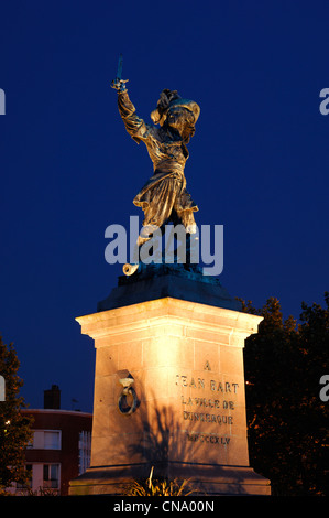 Frankreich, legen Nord, Dünkirchen, Jean Bart-Statue in der Nacht an die Jean Bart, der berühmte französische Corsair geboren in Dünkirchen Stockfoto