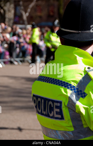 Nahaufnahme eines britischen Polizist Polizisten auf Duty York North Yorkshire England Großbritannien GB Groß Großbritannien Stockfoto