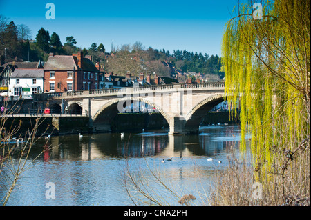 Fluss Severn und Brücke bei Bewdley Worcestershire England Stockfoto
