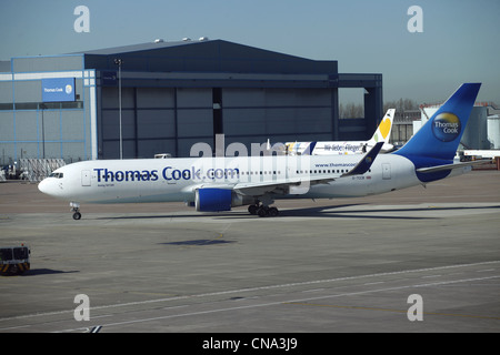 THOMAS COOK Airlines BOEING 767 MANCHESTER Flughafen TERMINAL 1-26 März 2012 Stockfoto