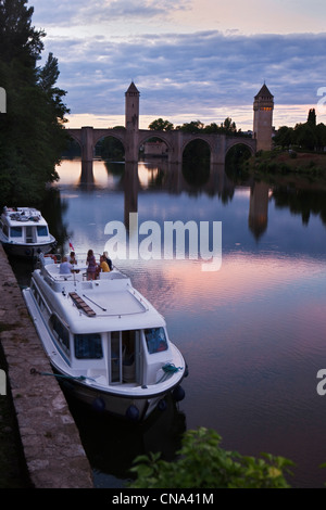 Frankreich, Menge, Cahors, Le Pont Valentre und Fluss-Tourismus Stockfoto