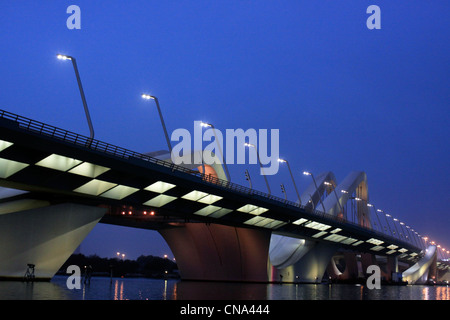 Die Sheikh-Zayed-Brücke, entworfen von Zaha Hadid in Abu Dhabi Stockfoto