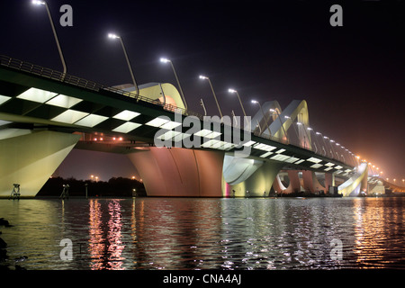 Die Sheikh-Zayed-Brücke, entworfen von Zaha Hadid in Abu Dhabi Stockfoto