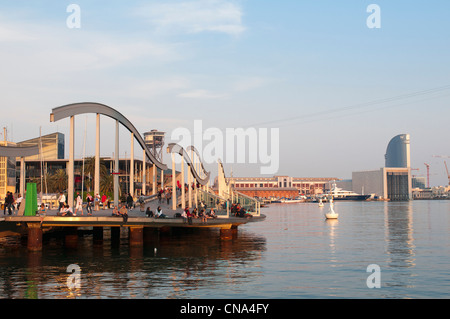 Spanien, Katalonien, Barcelona, Rambla del Mar Stege von den Architekten Helio Pinon und Albert Viaplana in der Nähe von Port Vell Stockfoto