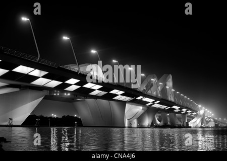 Die Sheikh-Zayed-Brücke, entworfen von Zaha Hadid in Abu Dhabi Stockfoto