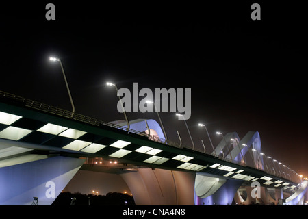 Die Sheikh-Zayed-Brücke, entworfen von Zaha Hadid in Abu Dhabi Stockfoto