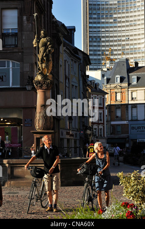 Frankreich, Haut Rhin, Mulhouse, Place De La Réunion (Reunion Quadrat), Rathaus und das historische Museum und Tour de l ' Europe von Stockfoto