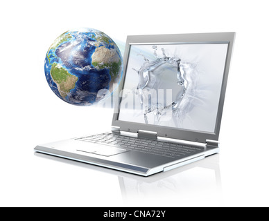 Erdkugel, die sich aus einem Laptop-Computer mit einem Schuss. Isoliert auf weißem Hintergrund. Stockfoto