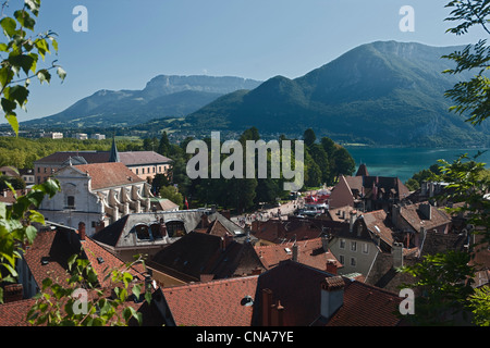 Frankreich, Haute Savoie, Annecy, Blick über die Dächer der Altstadt von der Burg Stockfoto