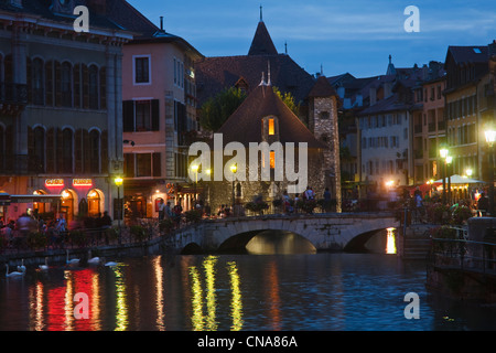 Frankreich, Haute Savoie, Annecy, Le Palais de l ' Ile an den Ufern des Thiou und die Brücke über die Thiou Stockfoto