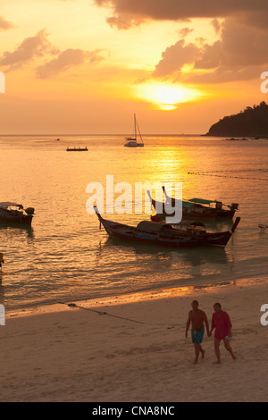 Blick auf den Sonnenuntergang vom sunset Beach auf Koh Lipe Island, Thailand Stockfoto