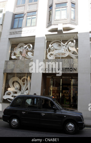 Fassade des Louis Vuitton Stores in der New Bond Street, London. Stockfoto