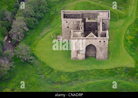 Großbritannien, Schottland, Grenzen, Liddesdale, Newcastleton, Hermitage Castle errichtet im 14. und 15. Jahrhundert (Luftbild) Stockfoto