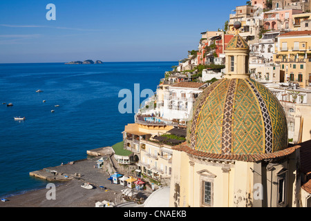 Italien, Kampanien, Amalfiküste, Weltkulturerbe der UNESCO, Positano, Santa Maria Assunta Kirche aus dem 13. Stockfoto