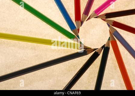 Buntstifte in einem Kreis, Stillleben. Stockfoto