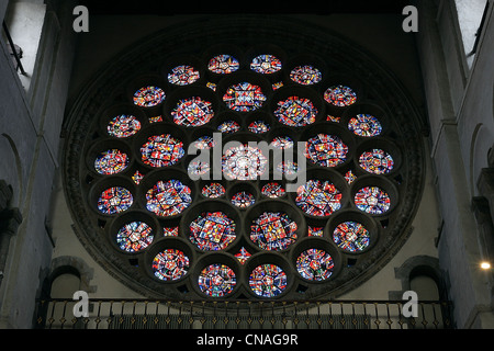 Die Rosette im nördlichen Querschiff in der Kathedrale von St. Alban in der Grafschaft Hertfordshire England. Stockfoto