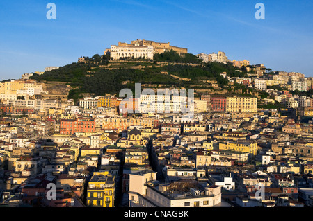 Italien, Kampanien, Neapel, Altstadt Weltkulturerbe der UNESCO, Castel San Elmo auf Seite zu Neapel Hill view Stockfoto