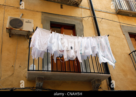 Waschen hängen in der Straße in Trapani, Sizilien, Italien Stockfoto