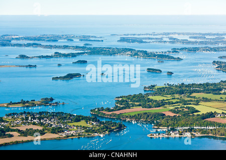 Frankreich, Morbihan, Golfe du Morbihan, Sene, Port Anna (Luftbild) Stockfoto