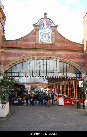 Eingang zum Windsor Royal Shopping, Windsor, Berkshire, England, Vereinigtes Königreich Stockfoto