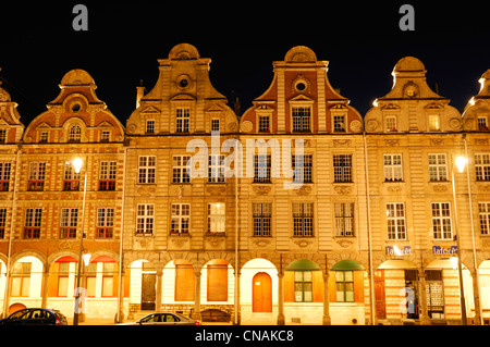 Grote, flämischen Barock Stil Häuser in der Nacht, Arras, Pas-De-Calais, Frankreich Stockfoto