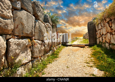 Haupttor von Tiryns (Τίρυνς oder Τίρυνθα) mykenische Stadt archäologische Stätte, Peloponnes, Griechenland. Stockfoto