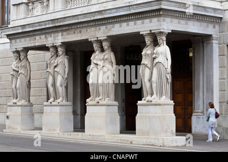 Österreich, Wien, Parlament gebaut im Jahre 1884 von Theophil Hansen, der fand Inspiration in der antiken griechischen Architektur, Seiteneingang Stockfoto