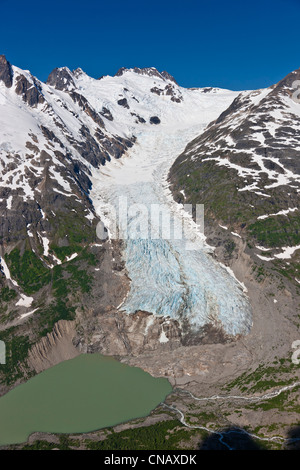 Luftaufnahme von einem ungenannten Gletscher und Oberlauf des Nourse im Küstengebirge nördlich von Skagway, Alaska, Summmer Stockfoto