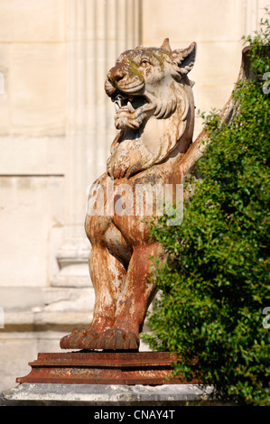 Frankreich, Somme, Amiens, geflügelten Löwenstatue vor dem Museum von Picardie Stockfoto