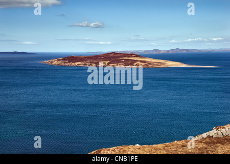 Gruinard Island oder Milzbrand-Insel, wie es auch von der Küstenstraße A832 in Wester Ross, Schottland bekannt Stockfoto