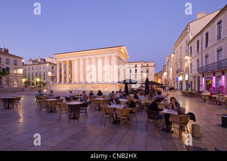 Frankreich, Gard, Nimes, Maison Carree, alte Roman Temple des 1. Jahrhunderts v. Chr., Museum für zeitgenössische Kunst Stockfoto