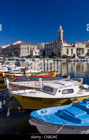 Frankreich, Herault, Sete, Royal Canal, Angelboote/Fischerboote und das Palais Consulaire (konsularische Palace) Stockfoto