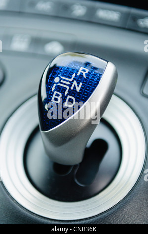 Schalthebel-Auswahl eines Getriebes kontinuierlich Variable Transmission (CVT) in einen Toyota Prius Stockfoto