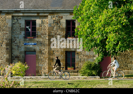 Frankreich, Ille et Vilaine, Hede, Canal Ille et Rance, Radfahrer fahren Stockfoto