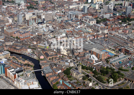 Luftaufnahme des Zentrum von Leeds Kirkgate, einschließlich der Pfarrei Kirche Markt, The Calls und Boar Lane nachschlagen Stockfoto